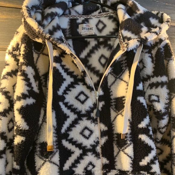 Black & White Fuzzy Sweater - Picture 4 of 7